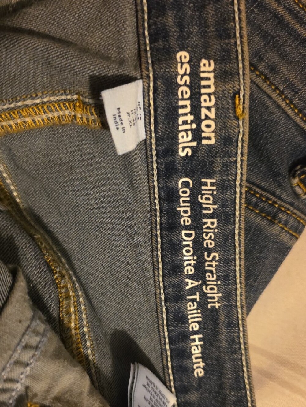 Classic Straight-Leg Women's Jeans in Light Blue Denim Amazon Essentials Size 10 - Picture 3 of 5
